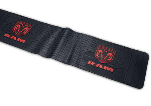 Plasticolor 1-Pc Universal Rear Slush Mat with Dodge Ram Head